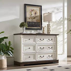 Comò a 6 cassetti Farmhouse con superficie strutturata, colonne in legno massello e maniglie decorative