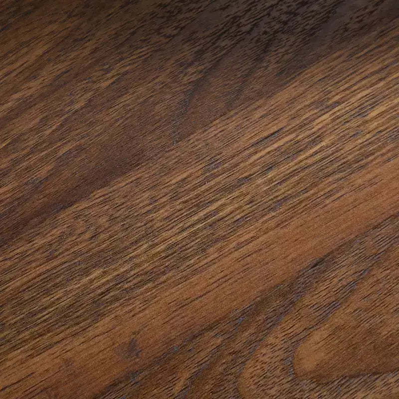 Comò a 6 cassetti Farmhouse con superficie strutturata, colonne in legno massello e maniglie decorative