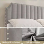 Letto a piattaforma Queen Size con testiera da 127,5 cm, letto Queen con testiera e pediera imbottite in velluto, finiture borchiate, grigio