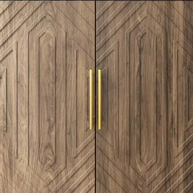 Credenza/Buffet Moderno Metà Secolo a 4 Ante, Motivo Geometrico Intagliato e Maniglie Dorate, Finitura Noce