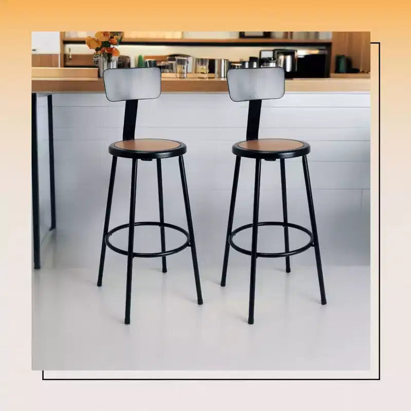 Sgabello da bar in acciaio da 30" con schienale basso e poggiapiedi saldato, sedile rotondo in masonite, nero