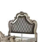 Letto a piattaforma Queen 92" trapuntato in similpelle con volute decorative e intagli, bianco osso vintage